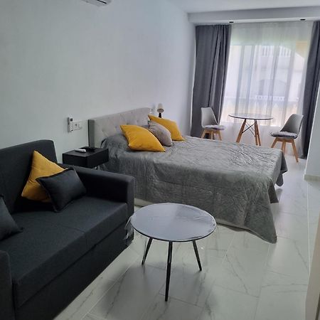 Seascape - Tranquil Studio Apartment تورّيفيِخا المظهر الخارجي الصورة